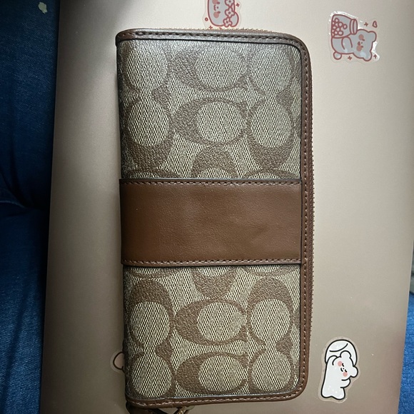 Brown coach wallet - Picture 8 of 8